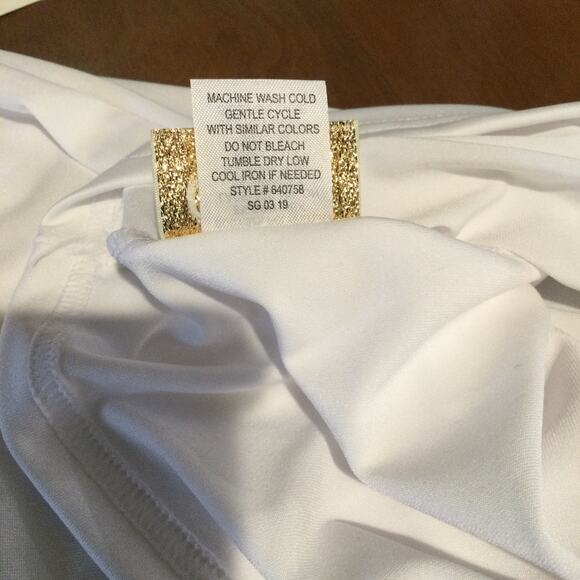 Cinema Etoile Lace Trimmed White Sleeveless V-Neck Tank Size M NWT - Picture 11 of 14